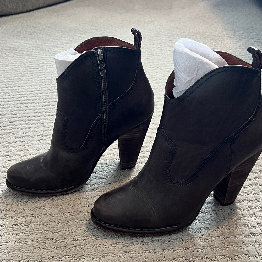 Frye Heeled Brown Leather Ankle Boots